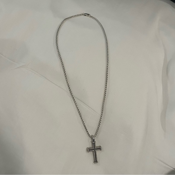 David Yurman Chevron Cross pendant - Picture 4 of 7